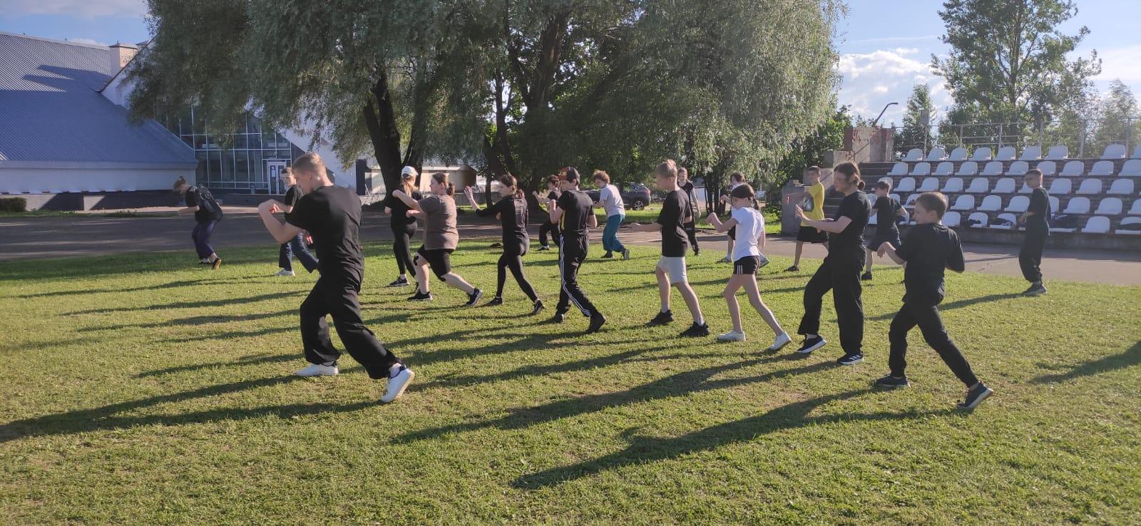 Вечерняя тренировка на улице. Фото 3